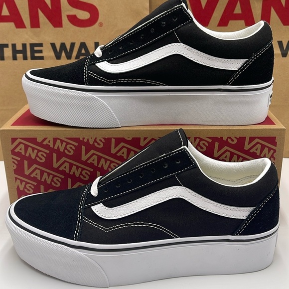 Vans WMNS Old Skool Stackform
Suede/Canvas Black/True Wht
VN0A7Q5M6BT Platforms - Picture 15 of 16